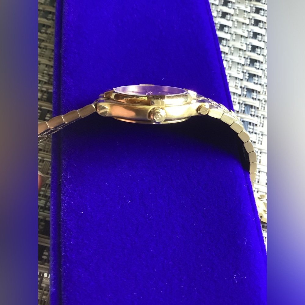 Gucci Ladies Gold Tone Bracelet Watch 💛💛 - Picture 14 of 16